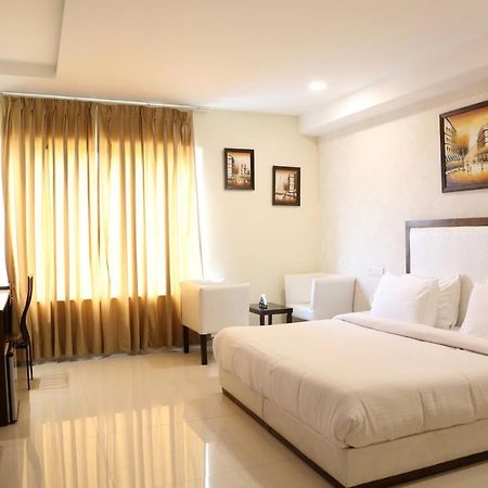 Kingdom Hotel Moga Εξωτερικό φωτογραφία