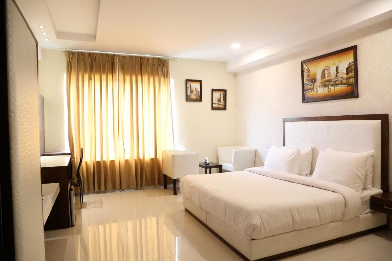 Kingdom Hotel Moga Εξωτερικό φωτογραφία